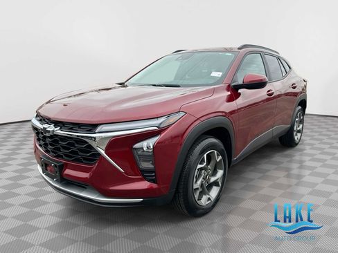 Used 2024 Chevrolet Trax LT w/ Driver Confidence Package image 1