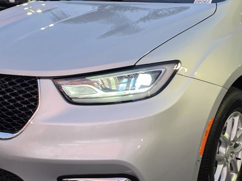 New 2026 Chrysler Pacifica Select image 8