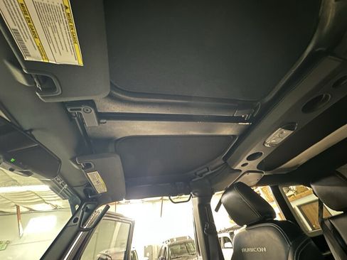 Used 2016 Jeep Wrangler Unlimited Rubicon AWD/4WD image 31