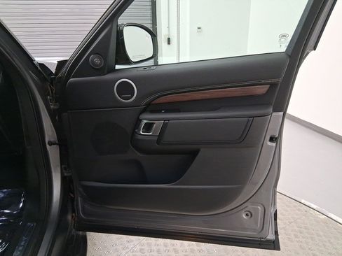 New 2025 Land Rover Discovery Dynamic SE image 32