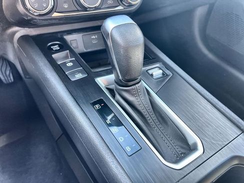 Used 2025 Nissan Kicks SV w/ Charging Package image 15