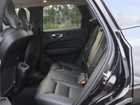 Used 2025 Volvo XC60 B5 Core AWD/4WD image 17