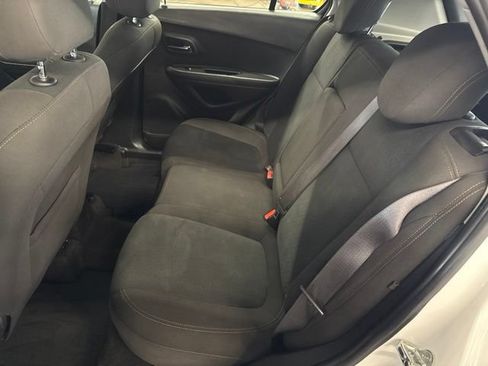 Used 2018 Chevrolet Trax LS AWD/4WD image 21