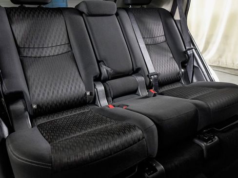 Used 2018 Nissan Rogue SV image 30