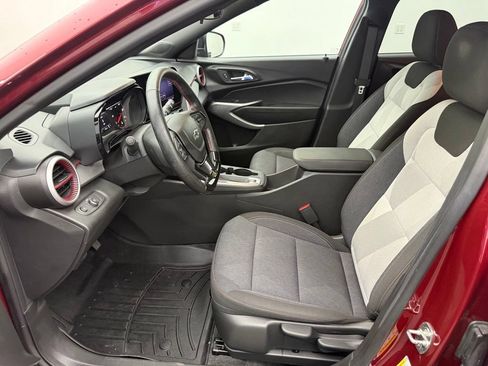 Used 2024 Chevrolet Trax RS FWD image 22
