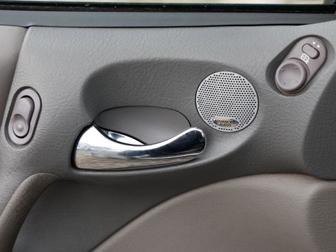 Used 2002 Saturn L-Series LW300 w/ Premium Pkg image 37