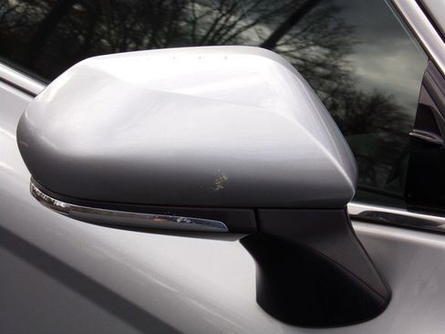 Used 2020 Toyota Camry XLE image 12