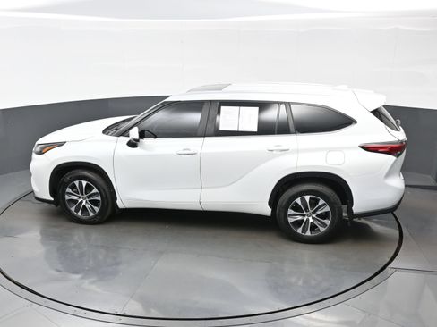 Used 2023 Toyota Highlander XLE AWD/4WD image 36