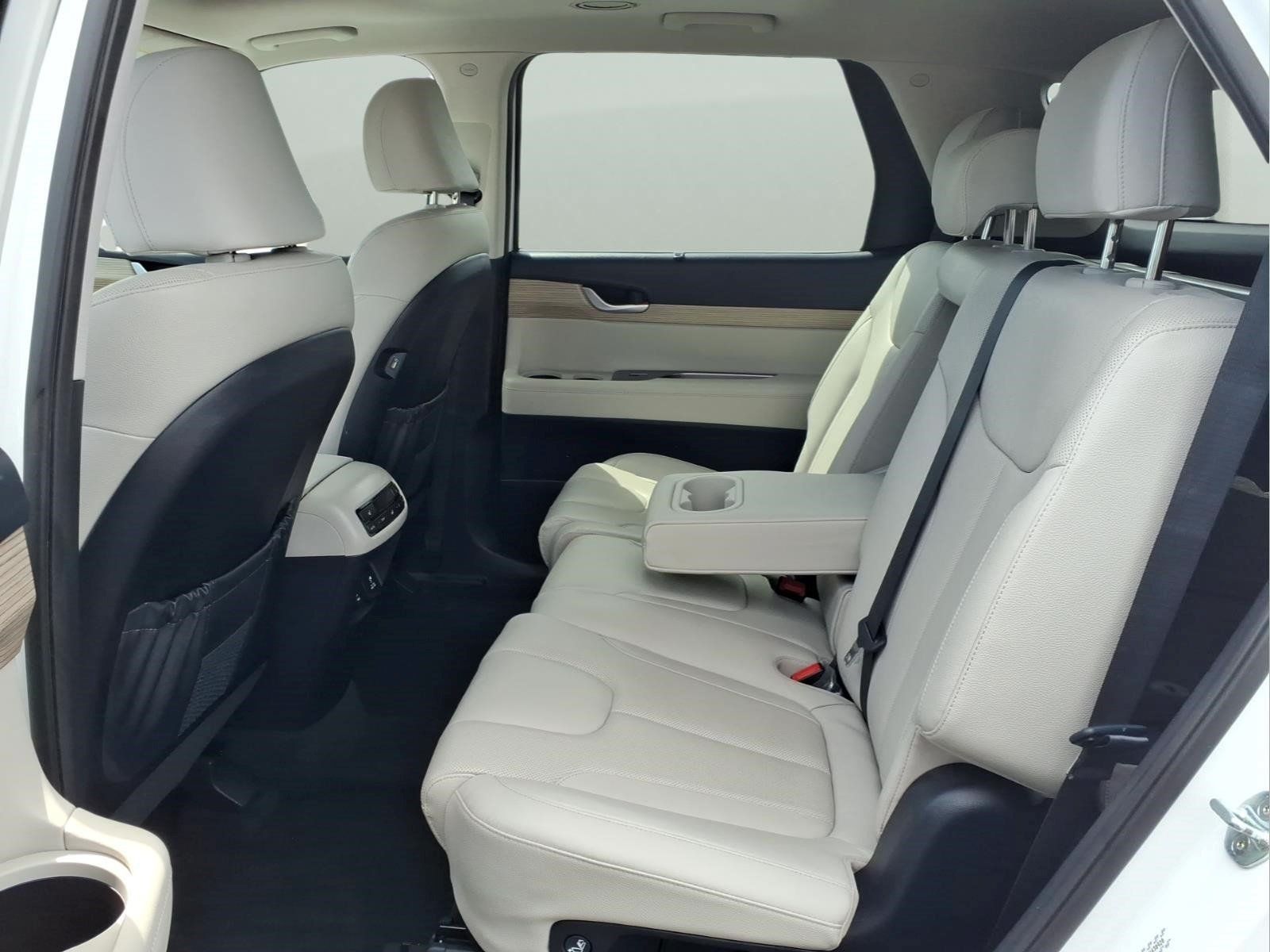 Used 2022 Hyundai Palisade SEL w/ 8P Bench Seat Package AWD/4WD image 26