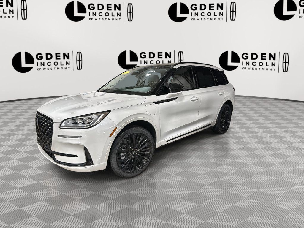 Used 2025 Lincoln Corsair Grand Touring w/ Jet Appearance Package AWD/4WD image 4