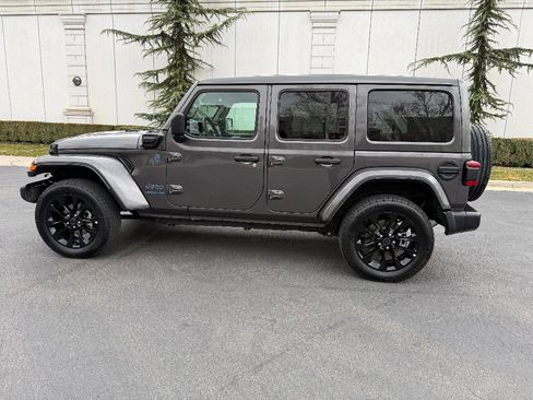 Used 2025 Jeep Wrangler Sahara w/ Safety Group image 10