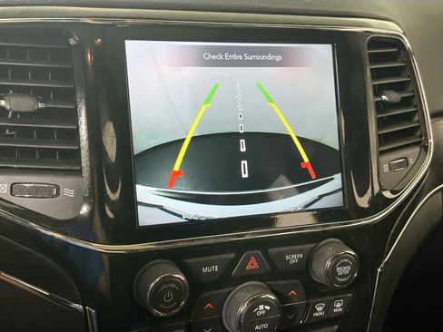 Used 2022 Jeep Grand Cherokee Limited image 13