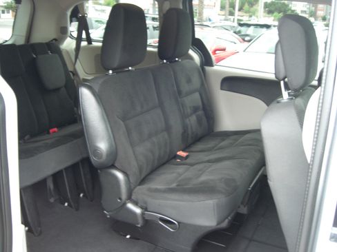 Used 2019 Dodge Grand Caravan SE image 12