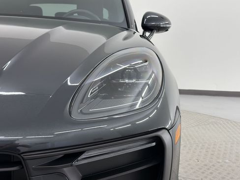Used 2026 Porsche Macan AWD/4WD image 12