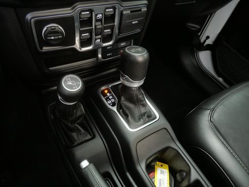 Used 2023 Jeep Wrangler Unlimited Sahara AWD/4WD image 23