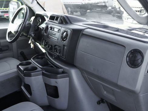 Used 2016 Ford E-350 and Econoline 350 Super Duty image 29