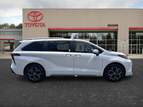 Certified 2026 Toyota Sienna Platinum AWD/4WD image 7