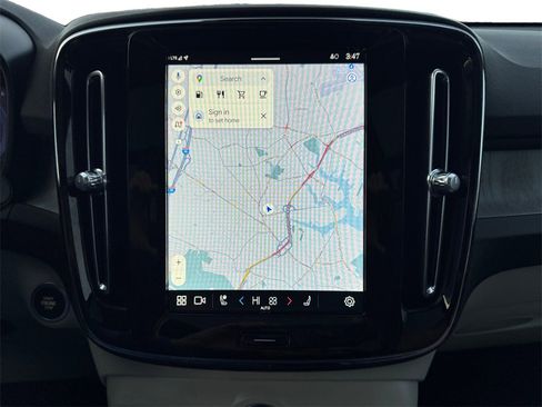 Certified 2024 Volvo XC40 B5 Plus w/ Climate Package image 19