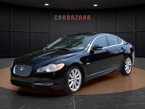 Used 2010 Jaguar XF Premium image 1