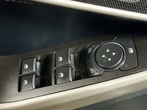 Used 2022 Ford Explorer XLT image 17