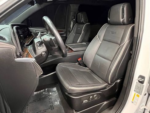 Used 2023 Cadillac Escalade Premium Luxury image 4