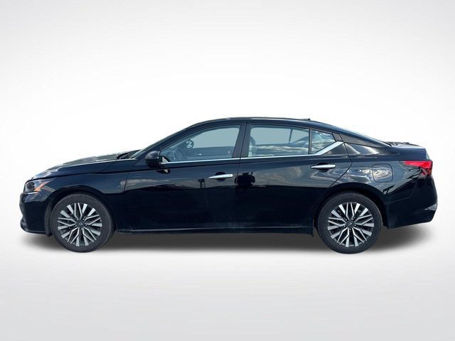Used 2025 Nissan Altima 2.5 SV FWD image 3