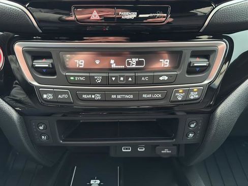 Used 2025 Honda Ridgeline Black Edition image 26