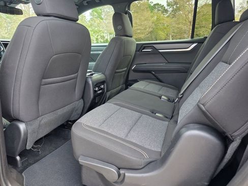 Used 2025 GMC Acadia Elevation image 30