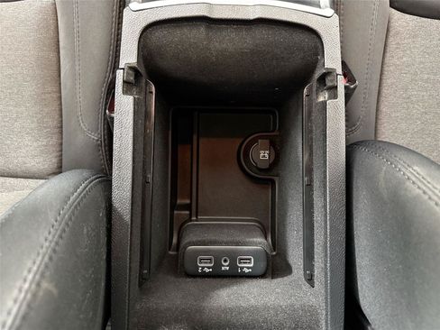 Used 2019 Chrysler 300 Touring w/ Sport Appearance Package RWD image 33