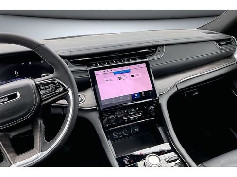 Certified 2025 Jeep Grand Cherokee Overland w/ Luxury Tech Group IV image 7