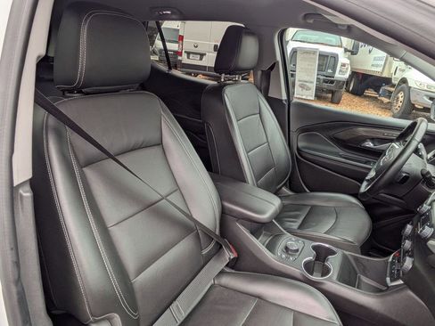 Used 2024 GMC Terrain SLT image 30