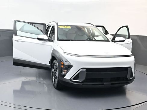 Certified 2025 Hyundai Kona SEL FWD image 30
