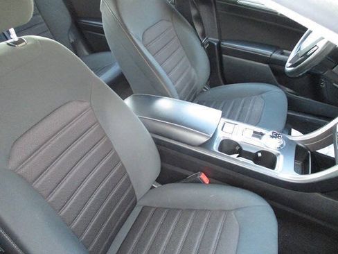 Used 2020 Ford Fusion SE FWD image 33