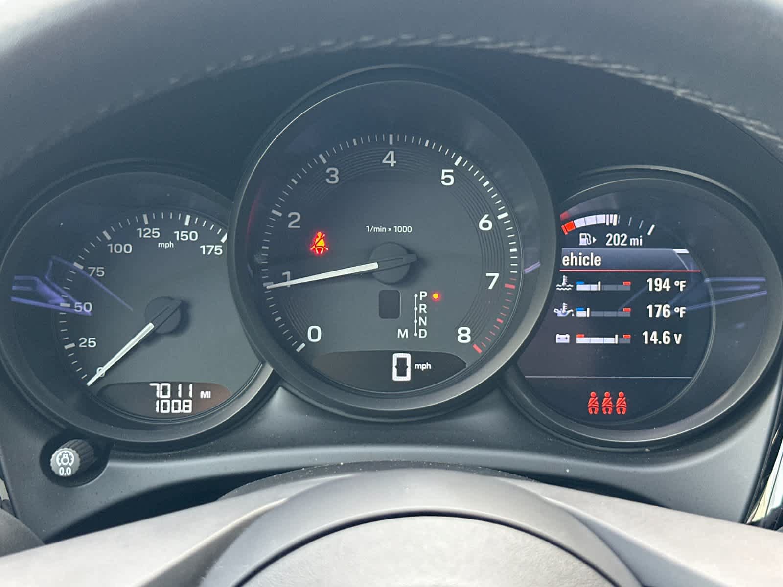 Certified 2025 Porsche Macan AWD/4WD image 28