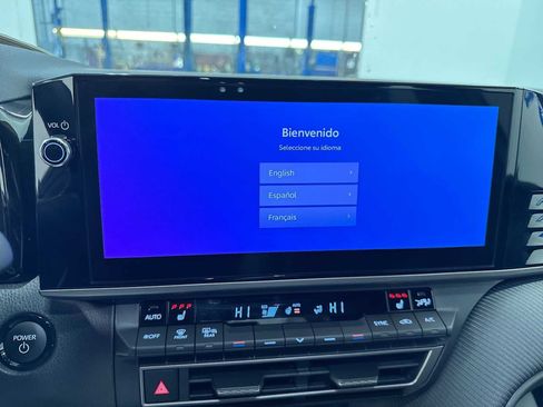 Used 2025 Toyota Camry SE image 23