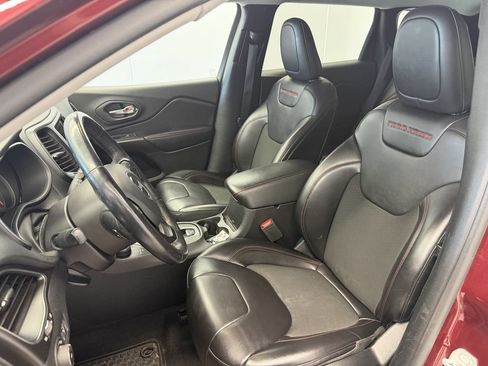 Used 2020 Jeep Cherokee Trailhawk w/ Cold Weather Group AWD/4WD image 9