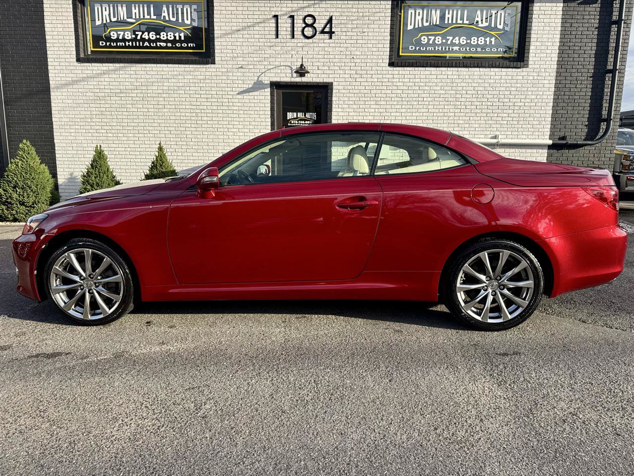 Used 2014 Lexus IS 250C w/ Navigation System Package RWD image 4