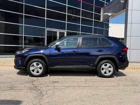 Used 2019 Toyota RAV4 XLE w/ Convenience Package AWD/4WD image 6