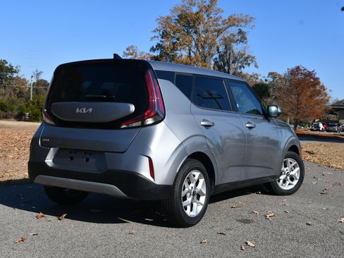Used 2023 Kia Soul LX w/ Option Group 015 image 4