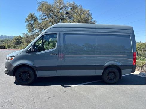 Used 2025 Mercedes-Benz Sprinter 2500 image 2