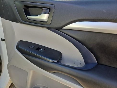 Used 2019 Toyota Highlander XLE image 13