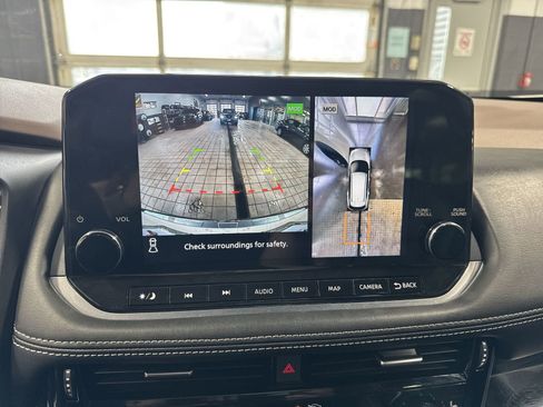 Used 2023 Nissan Rogue SL w/ SL Premium Package image 15