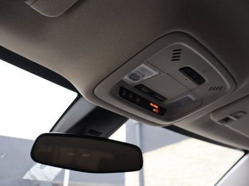 Used 2021 Chevrolet Traverse LT FWD image 29