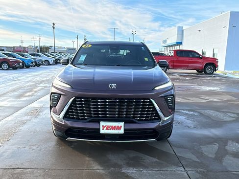 Used 2025 Buick Enclave Avenir w/ Trailering Package, 5000 lbs. image 4