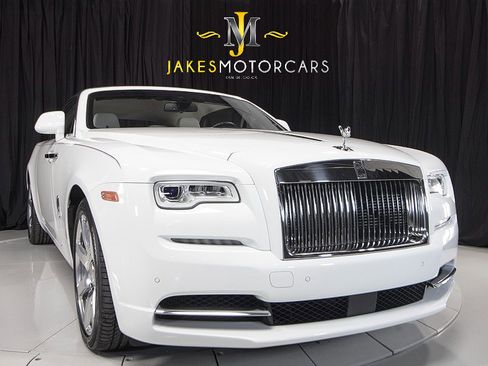 Used 2017 Rolls-Royce Dawn image 18