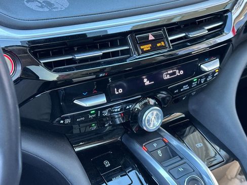 Used 2024 Acura MDX SH-AWD w/ Technology Package image 19