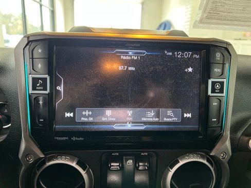 Used 2015 Jeep Wrangler Rubicon w/ Power Convenience Group image 19