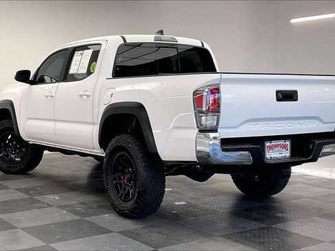 Used 2022 Toyota Tacoma TRD Off-Road image 9