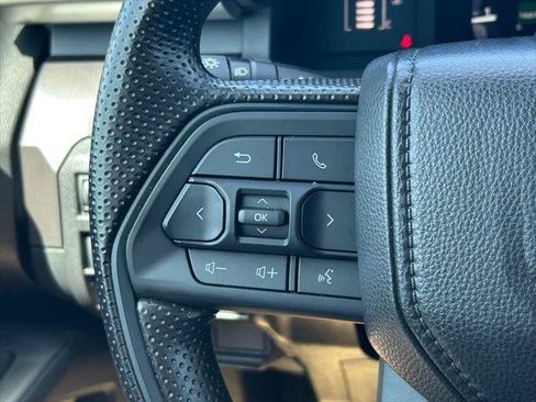 Certified 2025 Toyota Tacoma SR5 AWD/4WD image 33