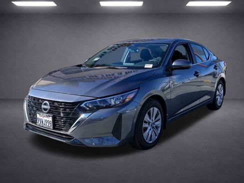 Used 2025 Nissan Sentra S image 8